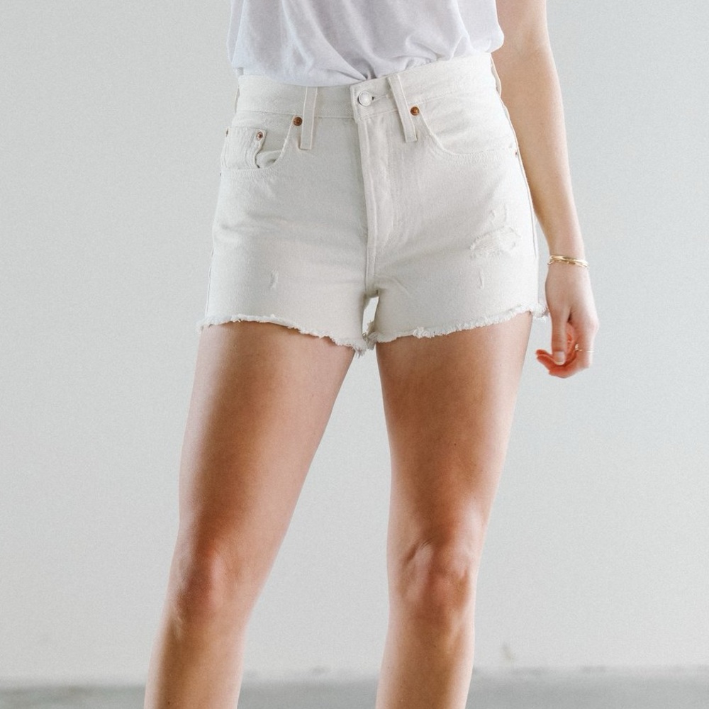 LEVI’S 501 Cream Original Shorts, Size 27